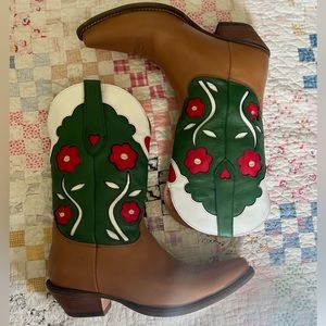 Dingo Flower/Heart Print Cowboy Boots